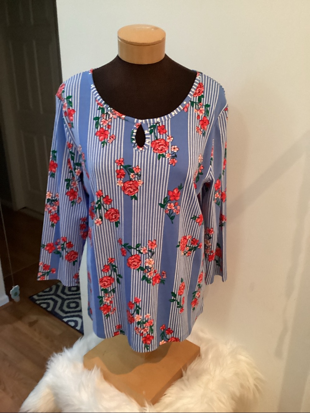 Rafaella blouse Woman’s XL floral striped keyhole front silver embellish…